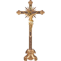 Cristo Pisa en cruz barroca con rayos en peana